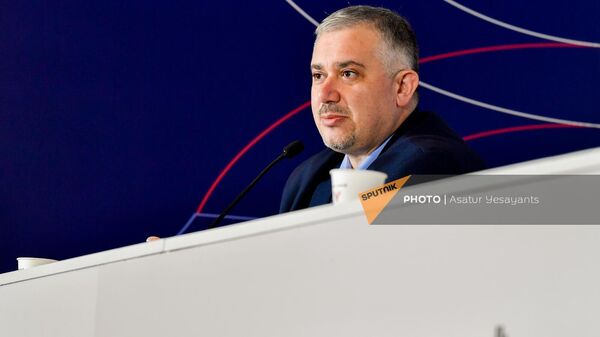 Президент EWF Антонио Конфлити на пресс-конференции в преддверии Чемпионата Европы по тяжелой атлетике 2023 (13 апреля 2023). Еревaн - Sputnik Армения