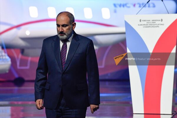 Նիկոլ Փաշինյանը ելույթից հետո - Sputnik Արմենիա