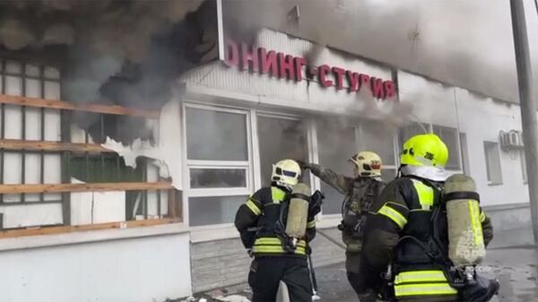 На Бережковской набережной в Москве горит здание кафе - Sputnik Արմենիա