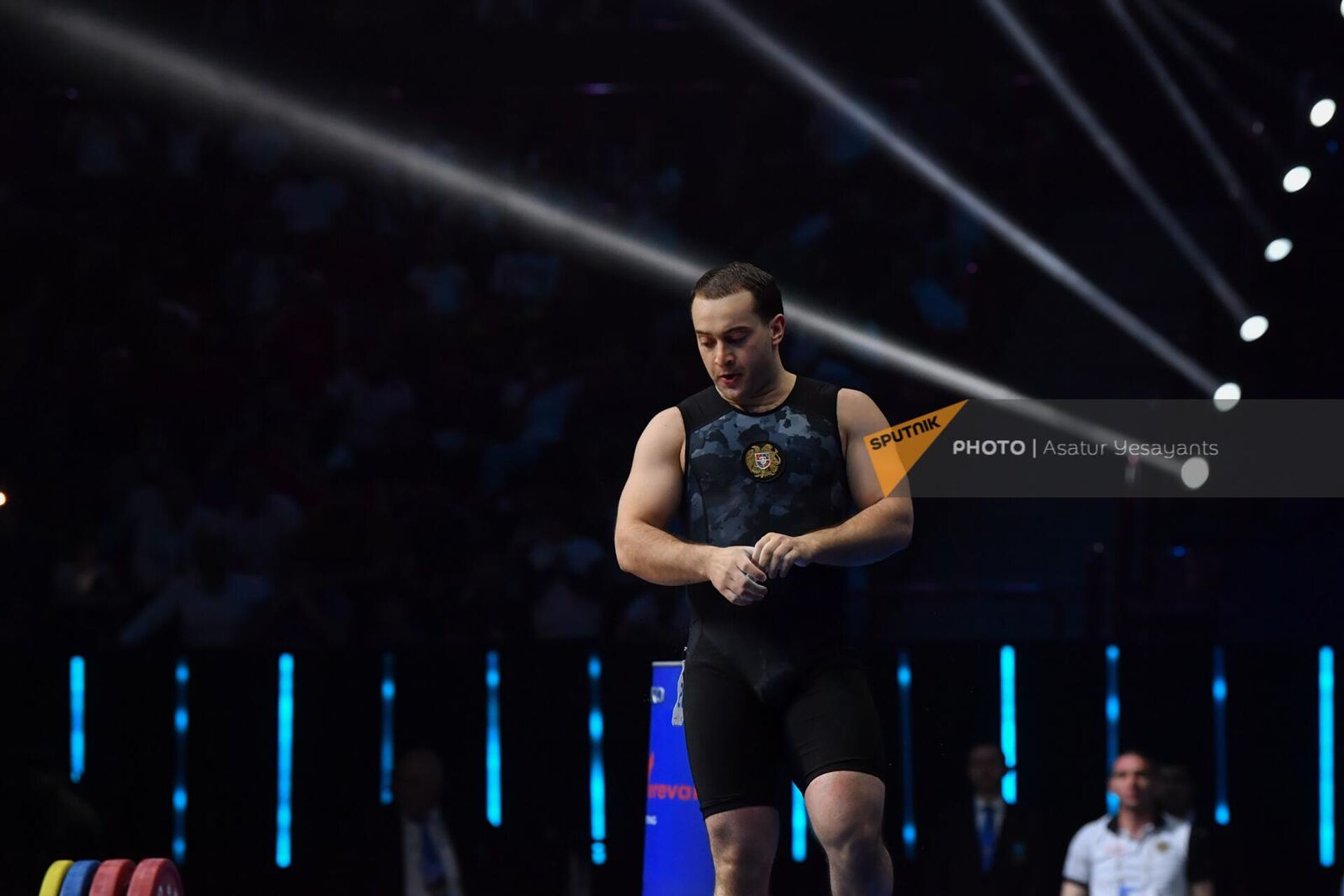 Рафик Арутюнян из сборной Армении соревнуется в мужской категории 81 кг группы А во время чемпионата Европы по тяжелой атлетике (19 апреля 2023). Еревaн - Sputnik Արմենիա, 1920, 19.04.2023