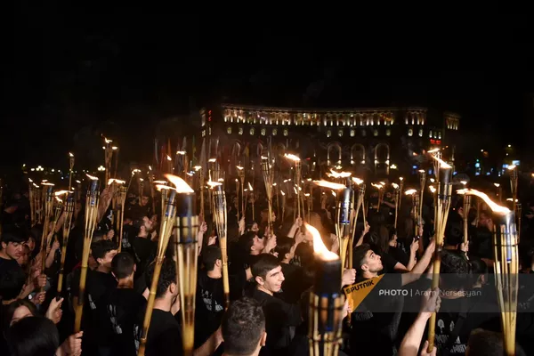 Традиционное факельное шествие в память о жертвах Геноцида армян - Sputnik Армения