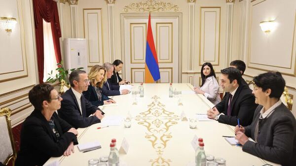 ԱԺ նախագահ Ալեն Սիմոնյանի հանդիպումը ֆրանսիացի խորհրդարանականների հետ  - Sputnik Արմենիա