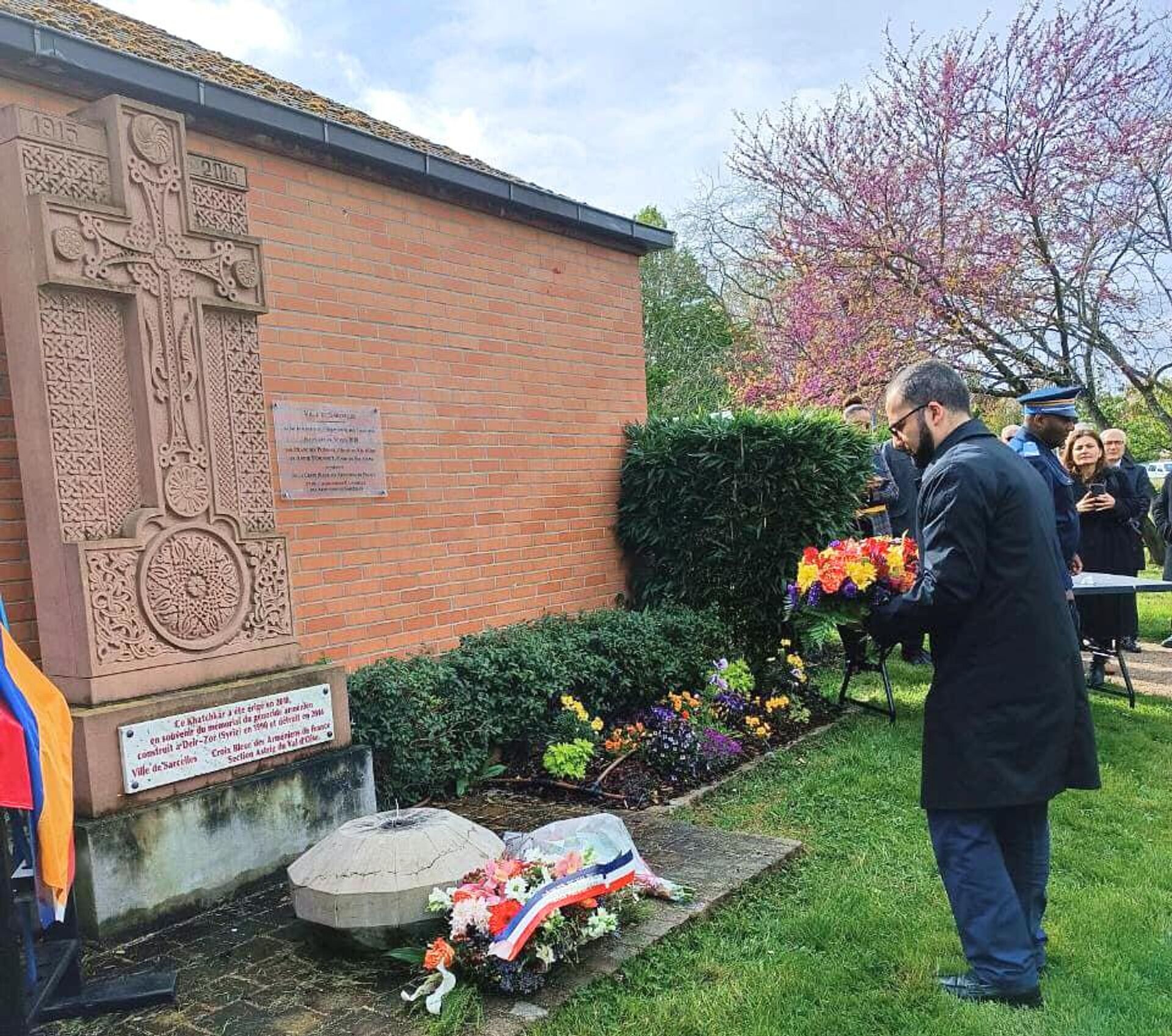Памятные мероприятия в память о невинных жертвах Геноцида армян во французском Сарселе (24 апреля 2023). Франция - Sputnik Արմենիա, 1920, 24.04.2023