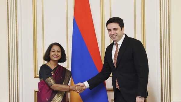 ՀՀ ԱԺ նախագահ Ալեն Սիմոնյանն ընդունել է ՀՀ-ում Հնդկաստանի արտակարգ և լիազոր դեսպան Նիլակշի Սահա Սինհային - Sputnik Արմենիա