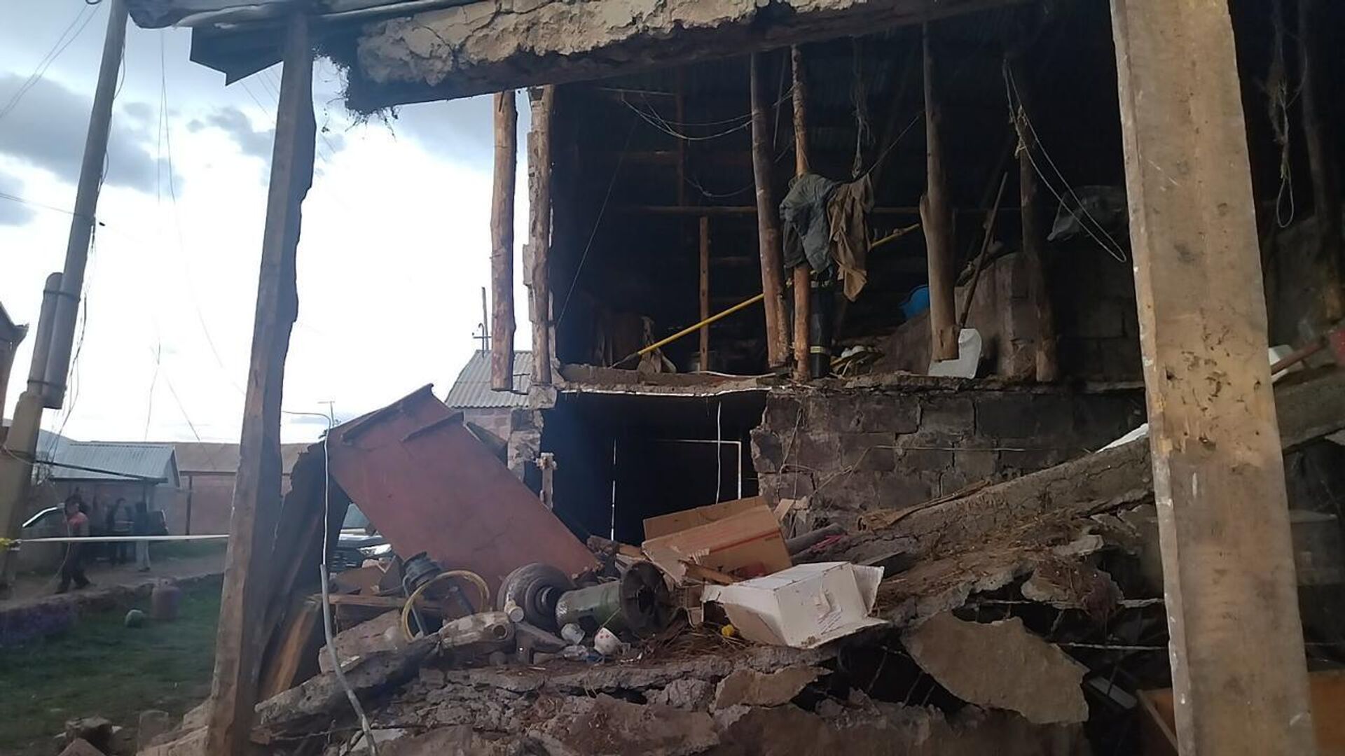 Последствия взрыва в одном из жилых домой села Покр Манташ (26 апреля 2023). Ширак - Sputnik Արմենիա, 1920, 26.04.2023