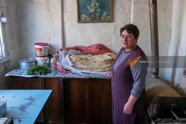 Пчеловод Вардуш Хачатрян, основавшая бизнес в рамках гранта военнослужащим, получившим ранения. - Sputnik Армения