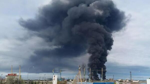 Пожар на нефтебазе в Казачьей бухте Севастополя (29 апреля 2023) Крым - Sputnik Армения
