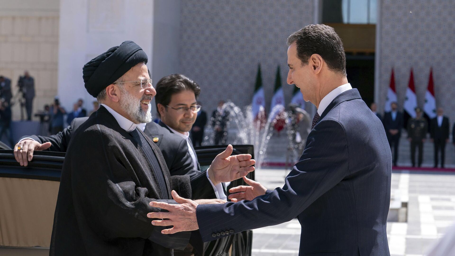 Президент Сирии Башар Асад встречает президента Ирана Эбрагима Раиси в Дамаске - Sputnik Армения, 1920, 08.05.2023