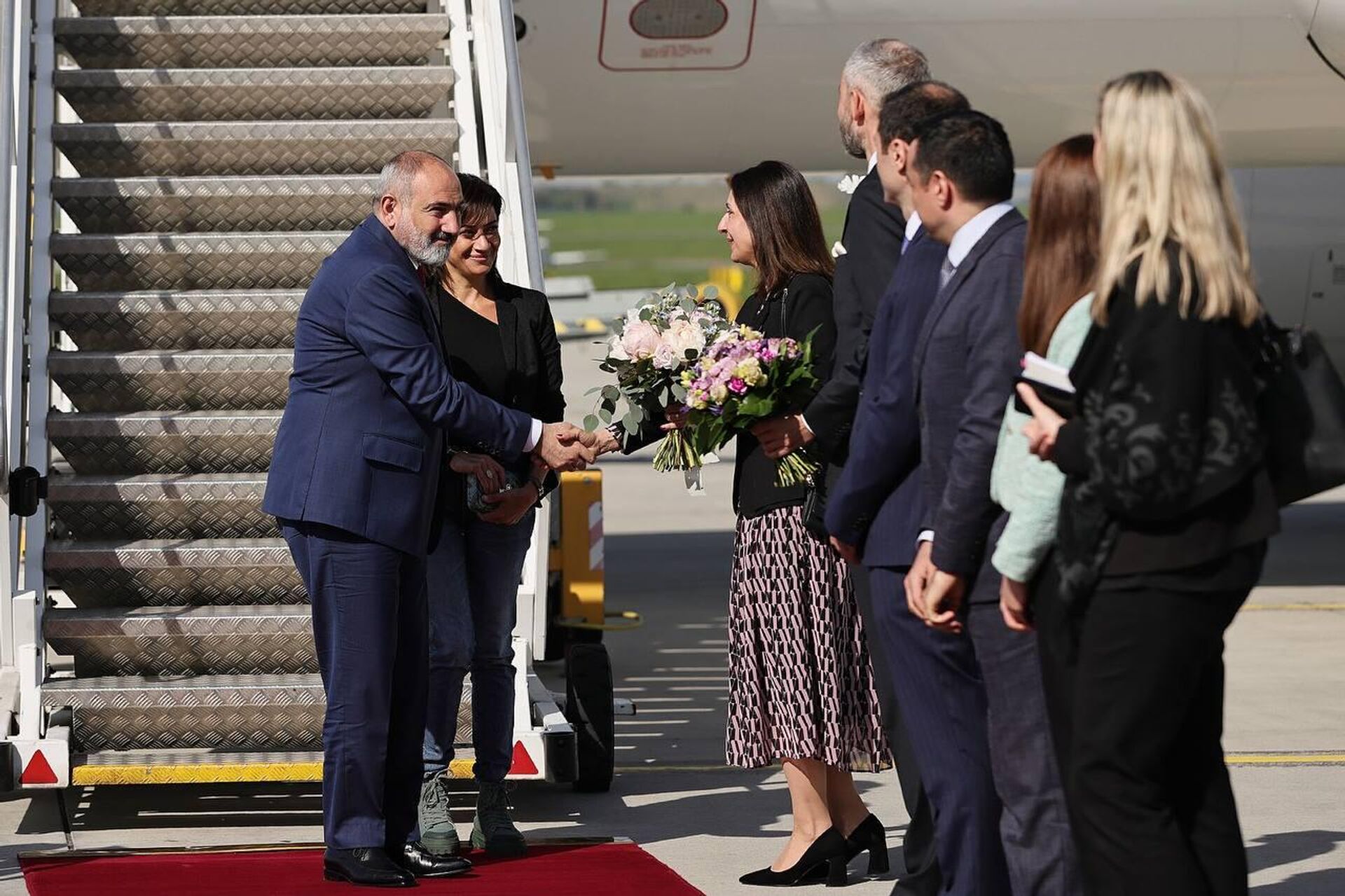 Премьер-министр Никол Пашинян прибыл в Чехию с двухдневным официальным визитом вместе с супругой Анной Акопян (4 мая 2023). Прага - Sputnik Армения, 1920, 04.05.2023