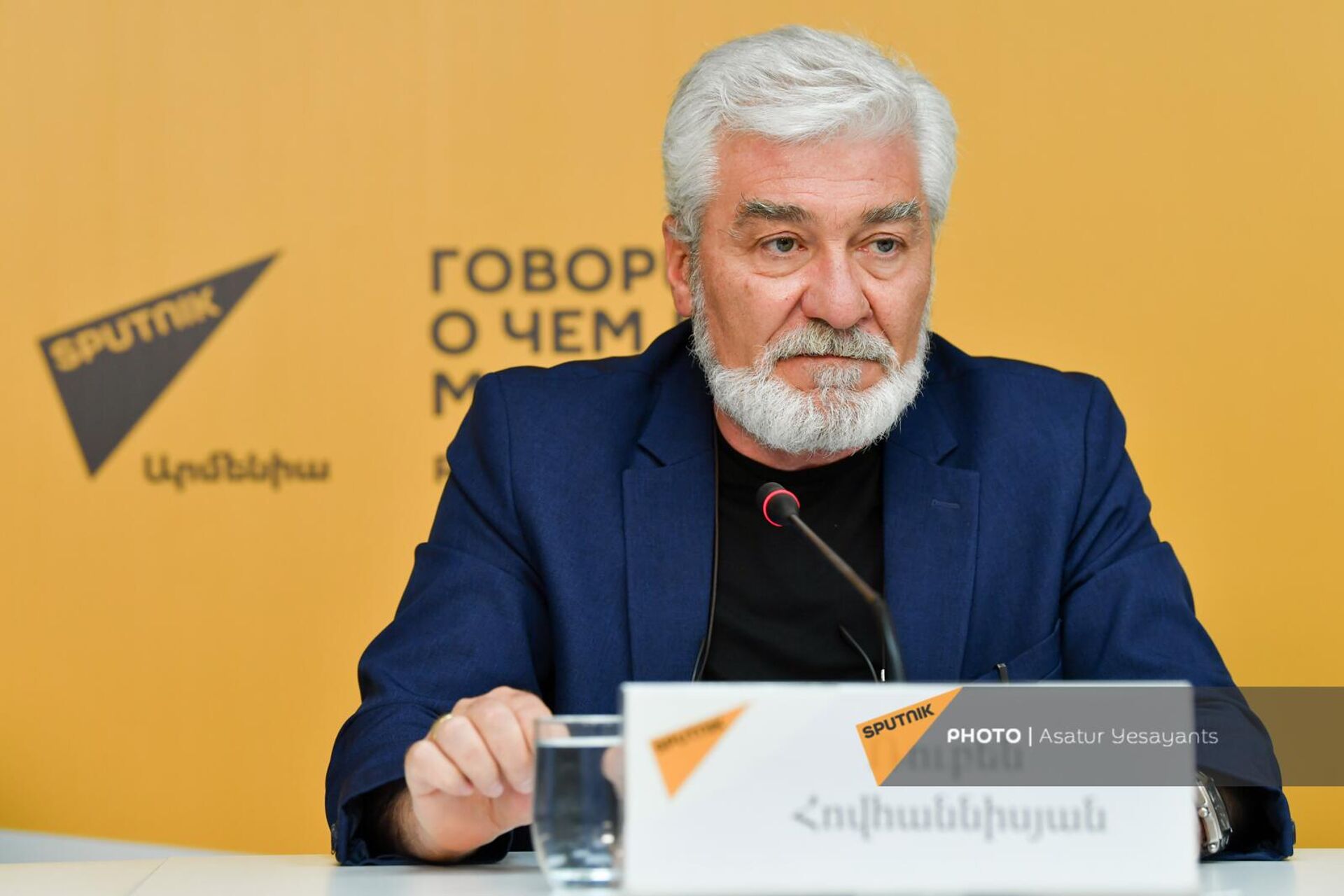 Режиссер Рубен Ованнисян на пресс-конференции в мультимедийном пресс-центре Sputnik Armenia (4 мая 2023). Еревaн - Sputnik Արմենիա, 1920, 04.05.2023