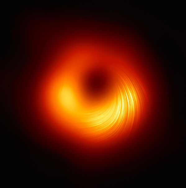 Первое в истории изображение черной дыры, опубликованное в 2019 году в поляризованном свете.Коллаборация Event Horizon Telescope дала новый взгляд на массивный объект в центре галактики Мессье 87 (M87) - Sputnik Армения