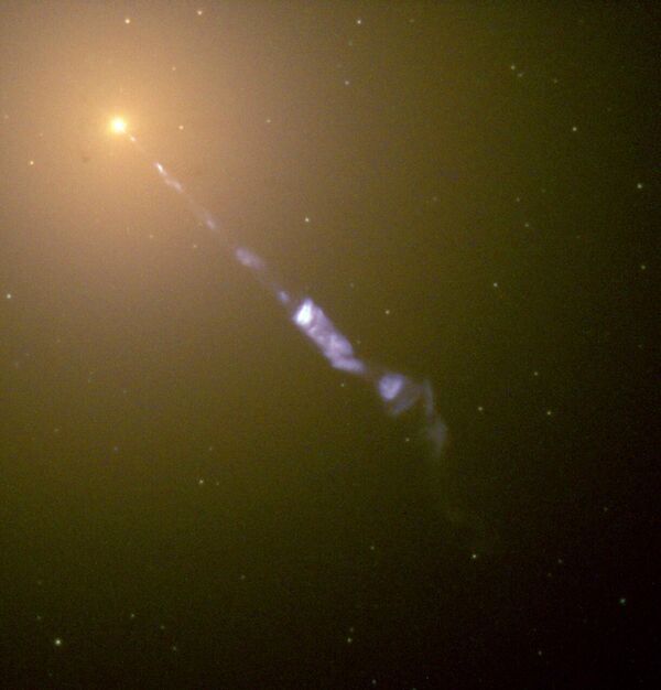 Галактика M87 (NGC 4486) слишком далека, чтобы телескоп Хаббл мог разглядеть отдельные звезды.Яркие точки на изображении — это звездные скопления, предположительно содержащие несколько сотен тысяч звезд каждое. - Sputnik Армения