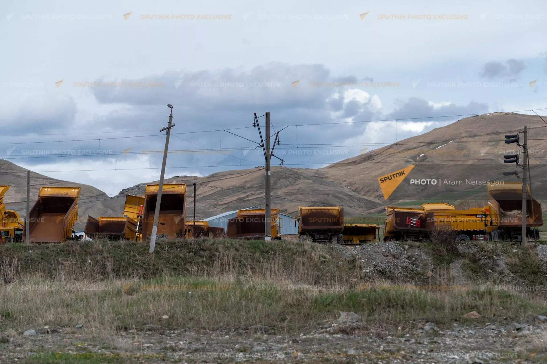 Стоянка грузовиков у Соткского рудника - Sputnik Արմենիա, 1920, 07.05.2023