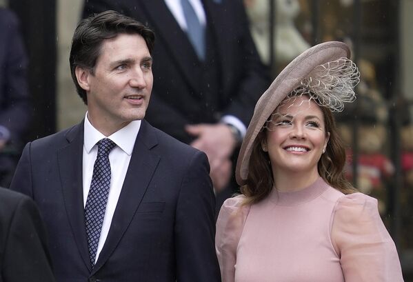 Премьер-министр Канады Джастин Трюдо и его супруга Софи прибывают в Вестминстерское аббатство  - Sputnik Армения