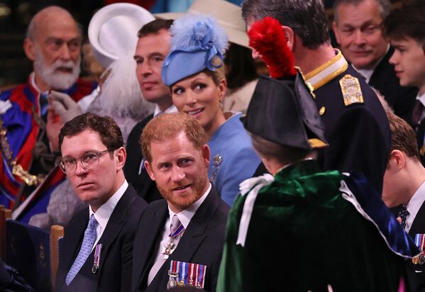 Британский принц Гарри, герцог Сассекский, беседует с британской принцессой Анной  - Sputnik Армения