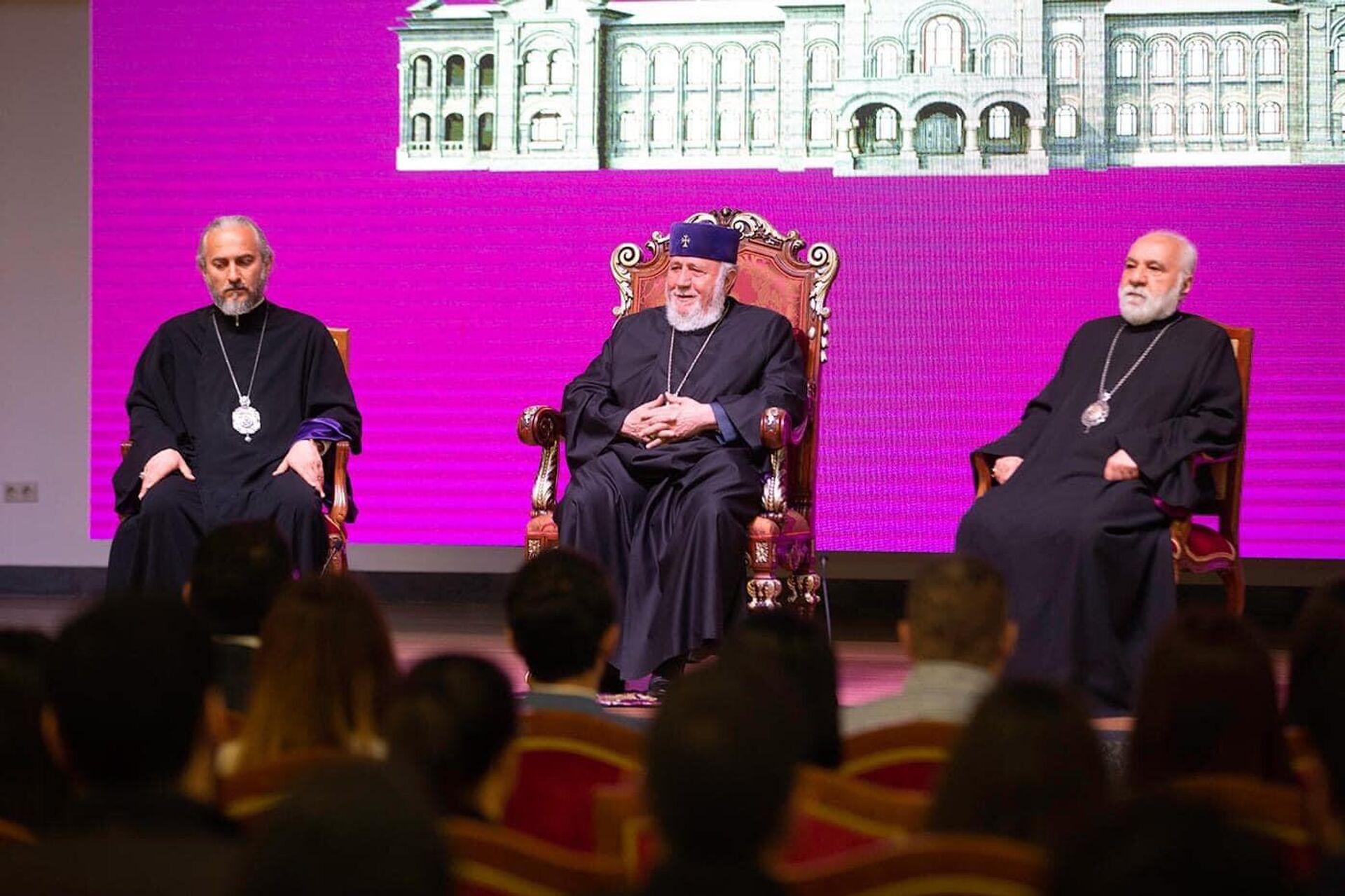 Католикос Гарегин Второй принял выпускников и студентов Армянского университета (7 мая 2023). Эчмиадзин - Sputnik Армения, 1920, 07.05.2023