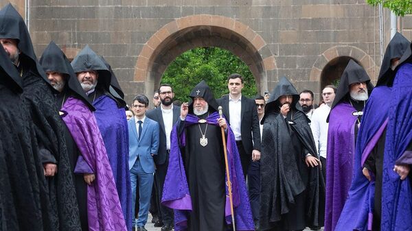 Католикос Гарегин Второй принял выпускников и студентов Армянского университета (7 мая 2023). Эчмиадзин - Sputnik Армения