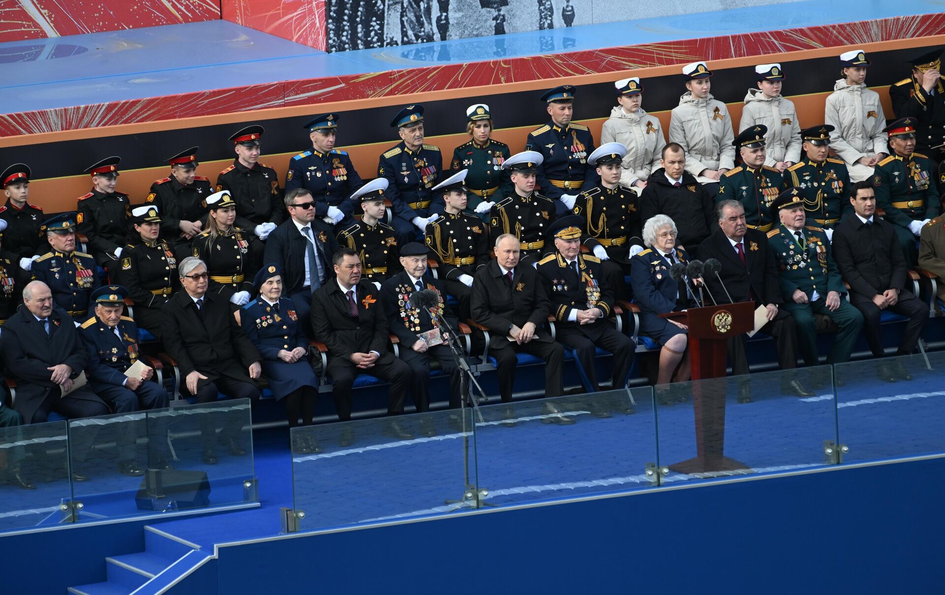 Президент РФ В. Путин и председатель правительства М. Мишустин на параде Победы в Москве - Sputnik Армения, 1920, 09.05.2023