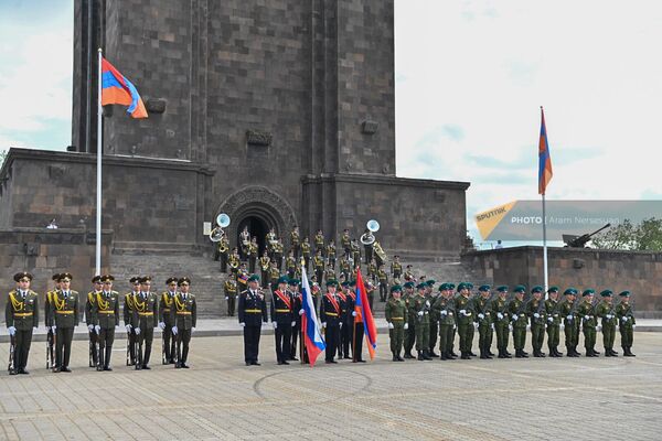 Марш с участием сводных подразделений армянских и российских военных. - Sputnik Армения