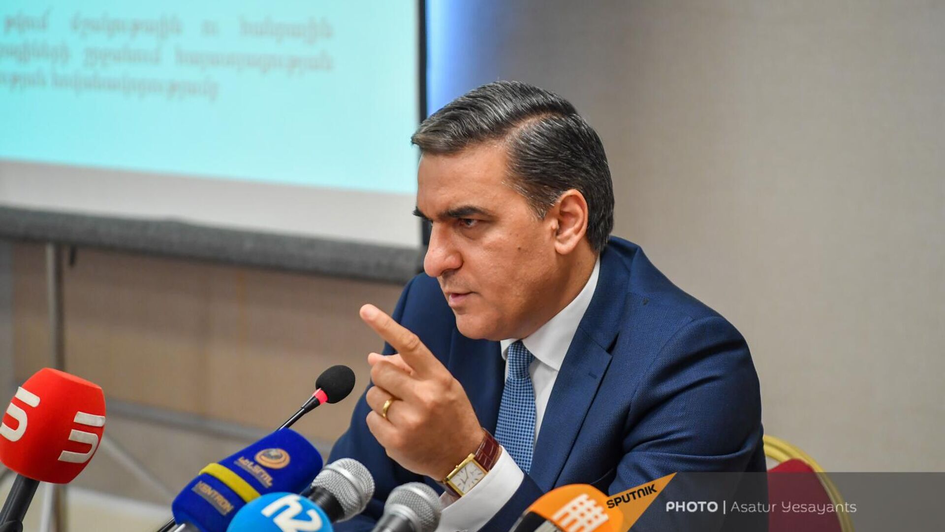 Директор фонда Татоян Арман Татоян на пресс-конференции (12 мая 2023). Еревaн - Sputnik Армения, 1920, 27.11.2023