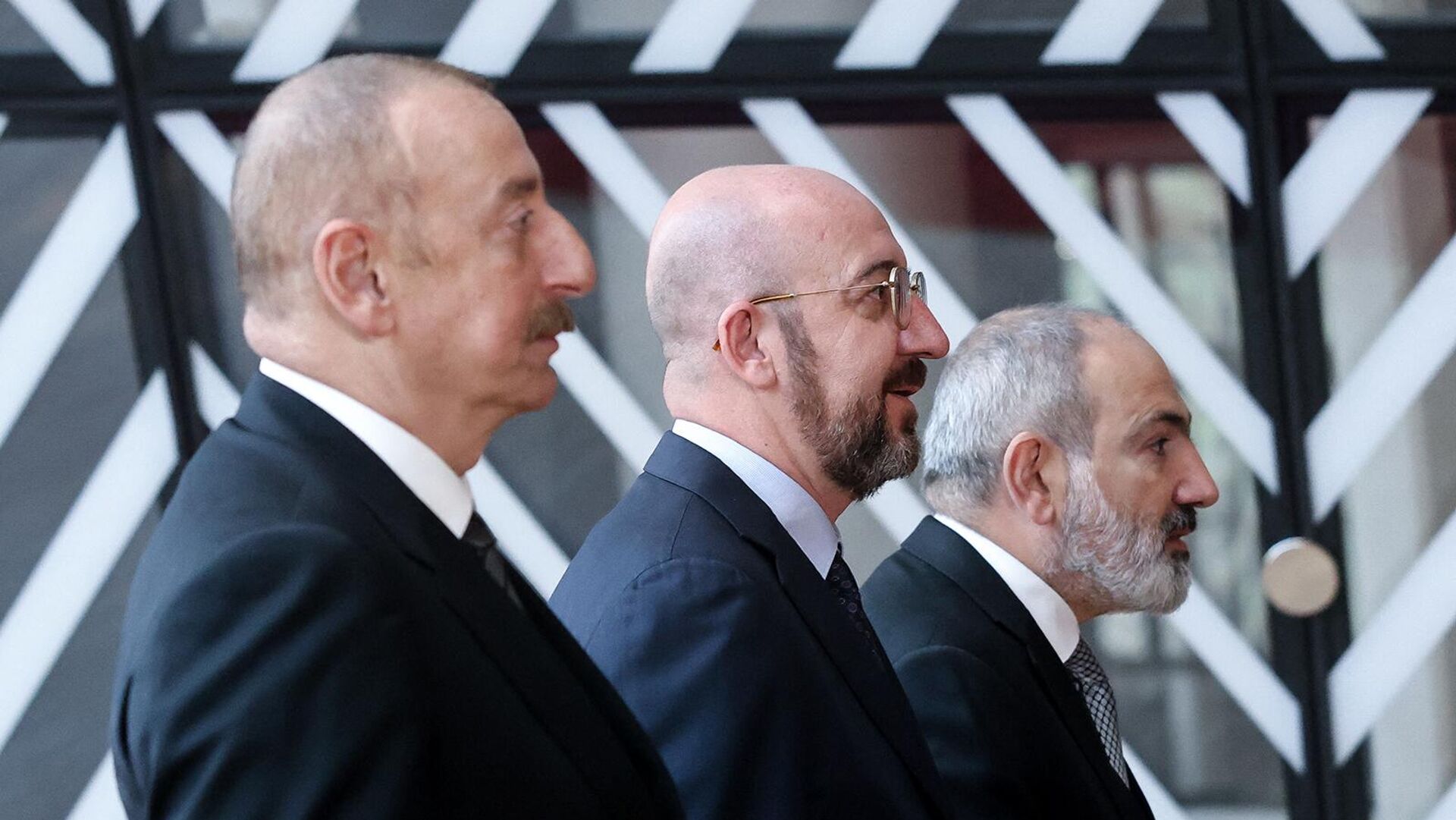 Իլհամ Ալիևը, Շառլ Միշելն ու Նիկոլ Փաշինյանը Իլհամ Ալիևը, Շառլ Միշելն ու Նիկոլ Փաշինյանը - Sputnik Արմենիա, 1920, 22.05.2023