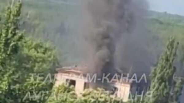Вооруженные силы Украины ударили по бывшему авиационному училищу штурманов (ЛВВАУШ) в Луганске - Sputnik Армения