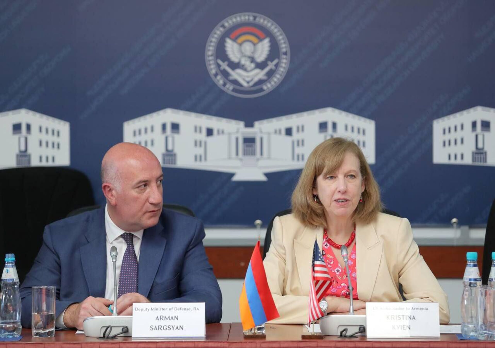 Посол США в Армении Кристина Куин посетила Национальный исследовательский университет обороны (16 мая 2023) - Sputnik Армения, 1920, 16.05.2023