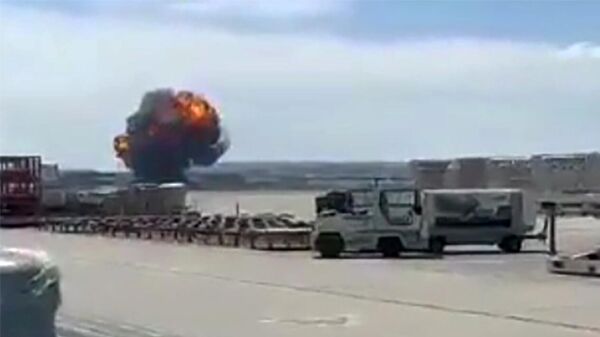 Истребитель F-18 ВВС Испании рухнул на авиабазу в Сарагосе - Sputnik Армения