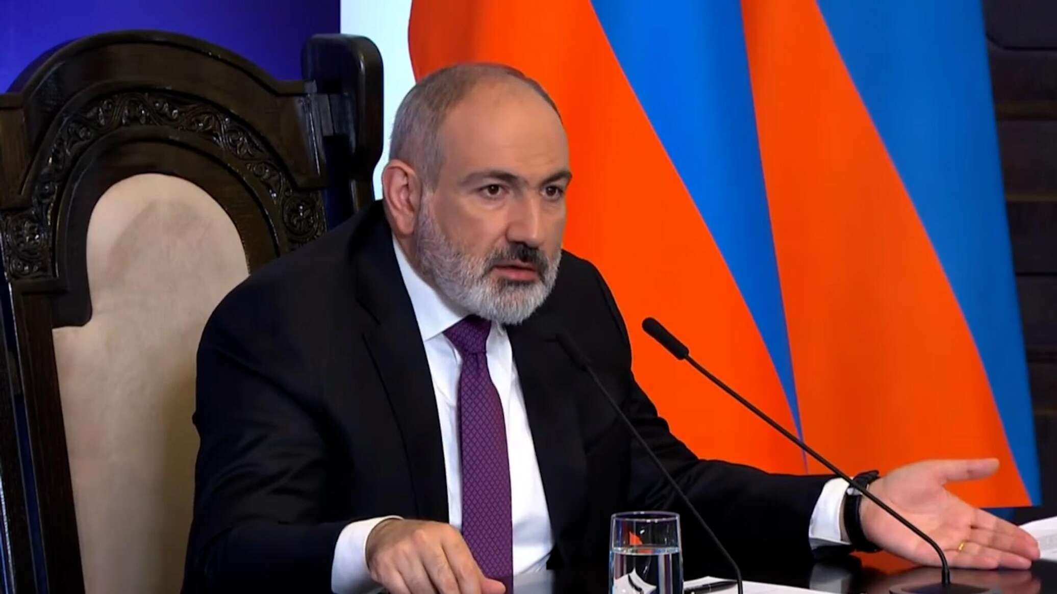 Армения вышла. Никол пашинян митинг. Армения вышла. Митинг в армении за выход из одкб. Армения вышла.