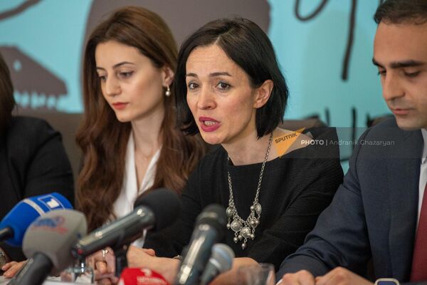 Министр ОНКС Жанна Анреасян на пресс-конференции, посвященной 6-му Ереванскому международному книжному фестивалю (24 мая 2023). Еревaн - Sputnik Армения