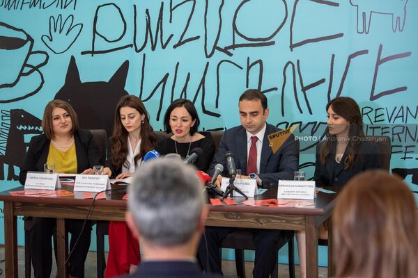 Пресс-конференция, посвященная 6-му Ереванскому международному книжному фестивалю (24 мая 2023). Еревaн - Sputnik Армения