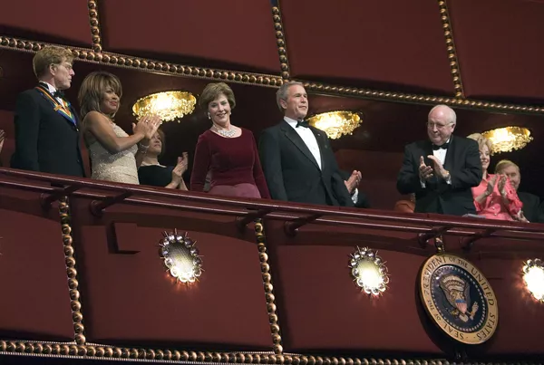 Ռոբերտ Ռեդֆորդը, Թինա Թերները, ԱՄՆ նախագահ Ջորջ Բուշը, առաջին տիկին Լորա Բուշը և փոխնախագահ Դիկ Չեյնին 2005թ. - Sputnik Արմենիա