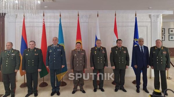 Министры обороны стран ОДКБ, генсек организации и глава объединенного штаба прибыли на совместное фотографирование (25 мая 2023). Минск - Sputnik Армения