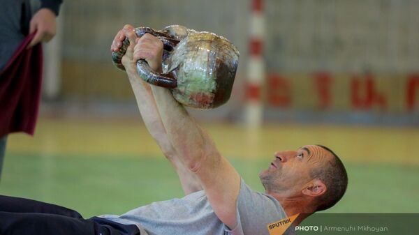 Александр Киракосян из Гюмри за один день установил два новых рекорда - Sputnik Армения