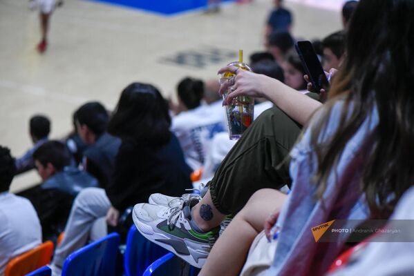 Зрители во время матча баскетбольной лиги А между командами Урарту и Артик (26 мая 2023). Еревaн - Sputnik Армения