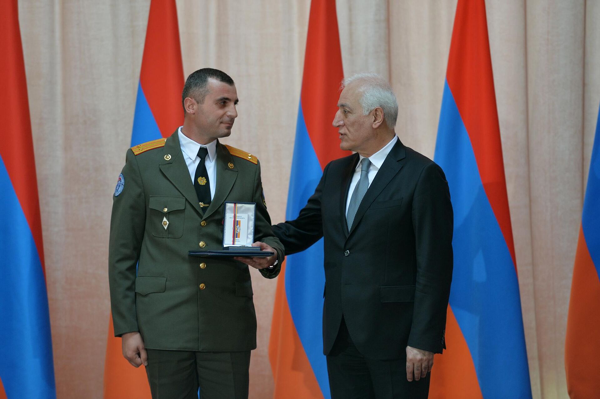 День Республики Армении 28 мая. Награждает группу. Оборона страны. Выборы президента в ереване