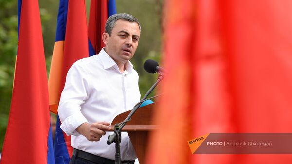 Ишхан Сагателян выступает на акции АРФ Дашнакцутюн, приуроченной ко Дню Первой Республики (28 мая 2023). Еревaн - Sputnik Армения