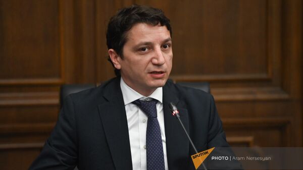 Министр финансов Ваге Ованнисян на обсуждении бюджетного отчета 2022 года (29 мая 2023). Еревaн - Sputnik Армения