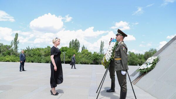 Սլովենիայի Ազգային ժողովի նախագահ Ուրշկա Կլակոչար Զուպանչիչի գլխավորած պատվիրակությունն այցելել է Ծիծեռնակաբերդի հուշահամալիր - Sputnik Արմենիա