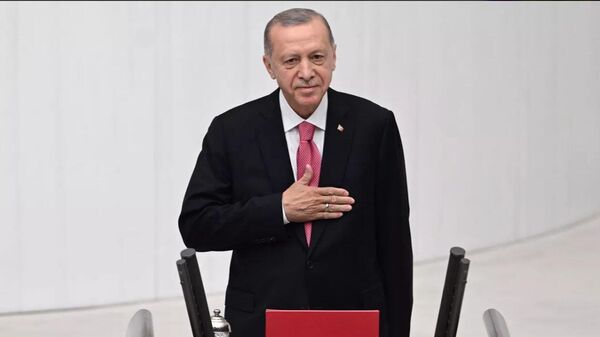 Президент Турции Реджеп Тайип Эрдоган принимает присягу после победы на выборах в парламенте Анкары (3 июня 2023). Турция - Sputnik Армения