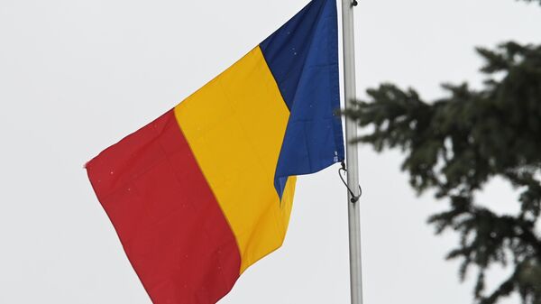 Флаг на здании посольства Румынии на Мосфильмовской улице в Москве - Sputnik Армения