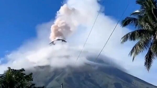 На Филиппинах проснулся вулкан Майон - Sputnik Армения