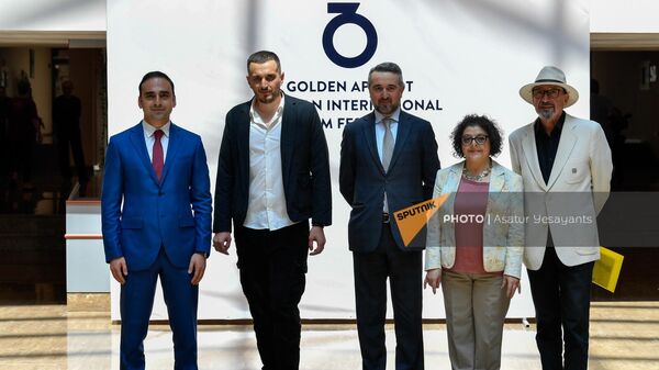 Пресс-конференция, посвященная началу 20-го Международного кинофестиваля Золотой абрикос (14 июня 2023). Еревaн - Sputnik Армения
