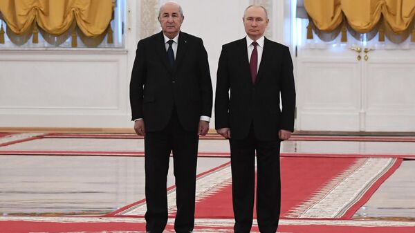 Президент РФ В. Путин и президент Алжира Абдельмаджид Теббун - Sputnik Армения