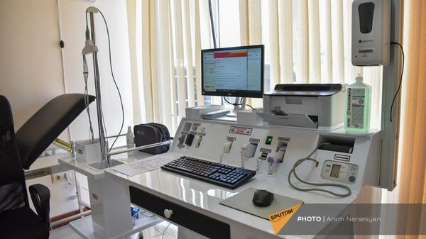 Медицинский программно-аппаратный комплекс для комплексных обследований пациентов в Региональном медцентре Мегри - Sputnik Армения