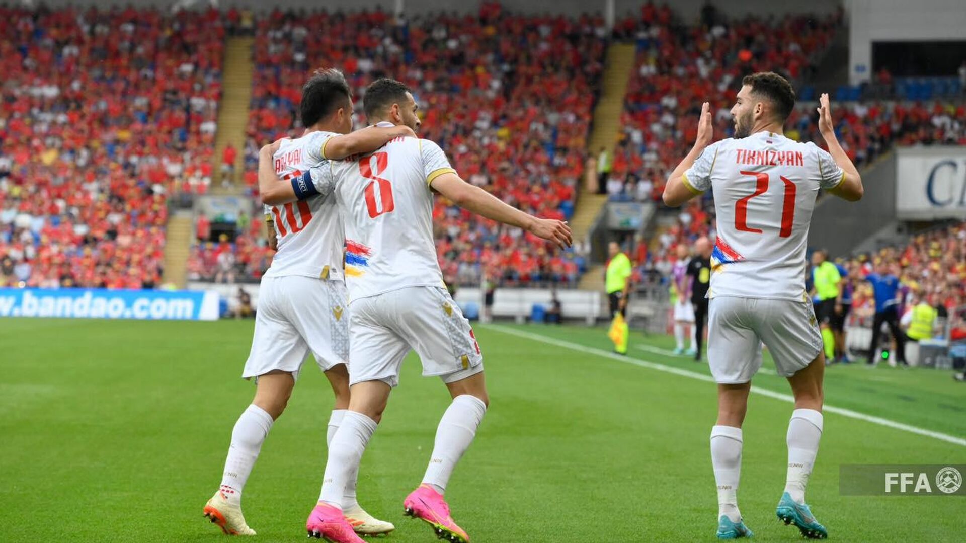 Два дубля, четыре гола: Армения обыграла Уэльс в отборе Евро-2024 -  17.06.2023, Sputnik Армения