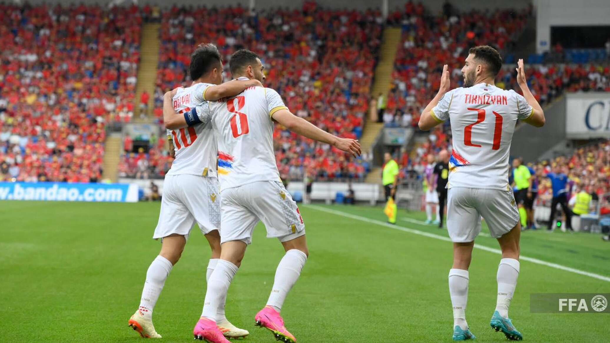 Два дубля, четыре гола: Армения обыграла Уэльс в отборе Евро-2024 -  17.06.2023, Sputnik Армения