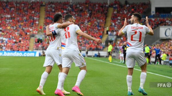 Футболисты сборной Армении празднуют гол, забитый в ворота сборной Уэльса во время квалификационного матча Чемпионата Европы по футболу (16 июня 2023). Кардифф - Sputnik Армения