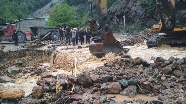 Продолжаются работы по расчистке дороги Ахтала-Шамлуг (23 июня 2023). Лори - Sputnik Армения