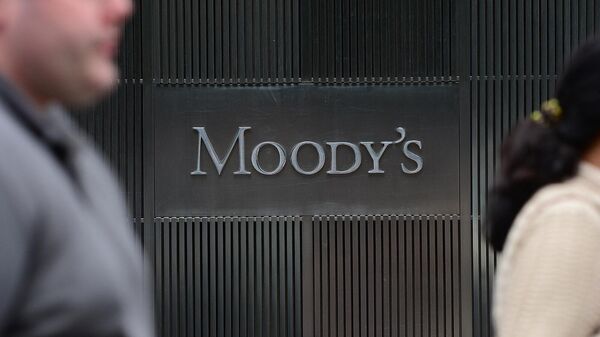 Вывеска рейтингового агентства Moody's в штаб-квартире компании в Нью-Йорке - Sputnik Армения
